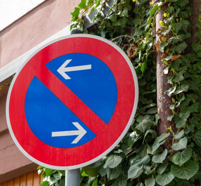 Red,And,Blue,Sign,With,Two,Arrows,No,Parking,Sign